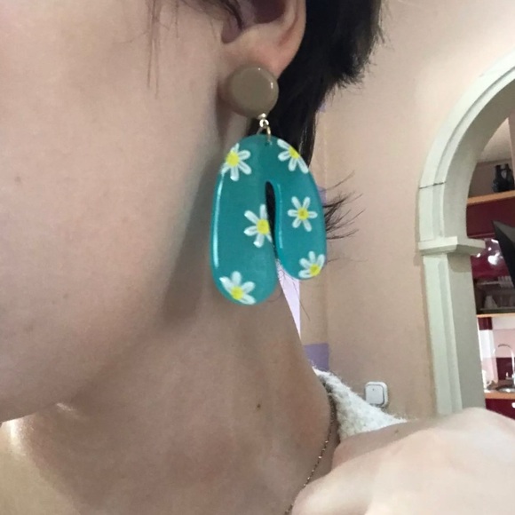 Clay Ceramic Boho Daisy Dangle Drop Statement Earrings - Picture 2 of 6